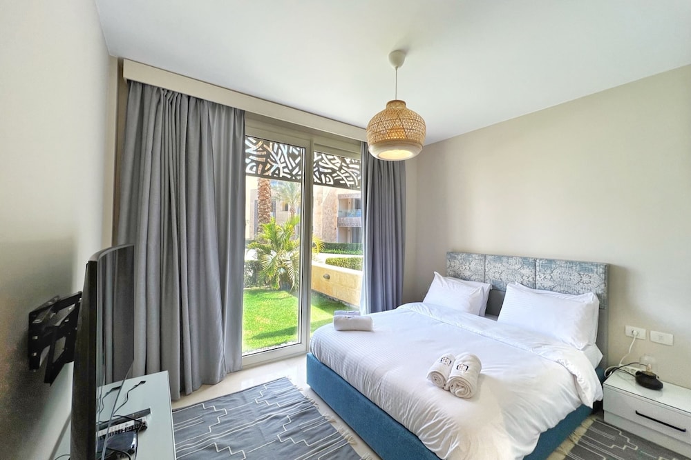 Xuru Stays I Exotic 1bdr w/ Outdoor Terrace Pool & Beach Access