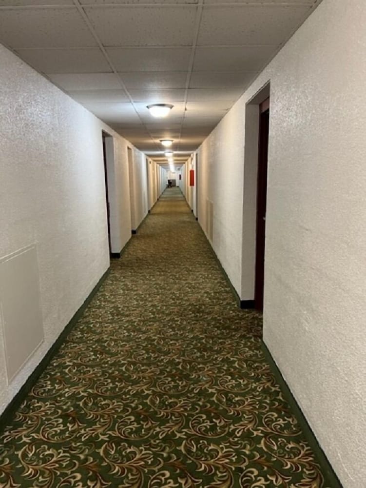 Posh Inn & Suites