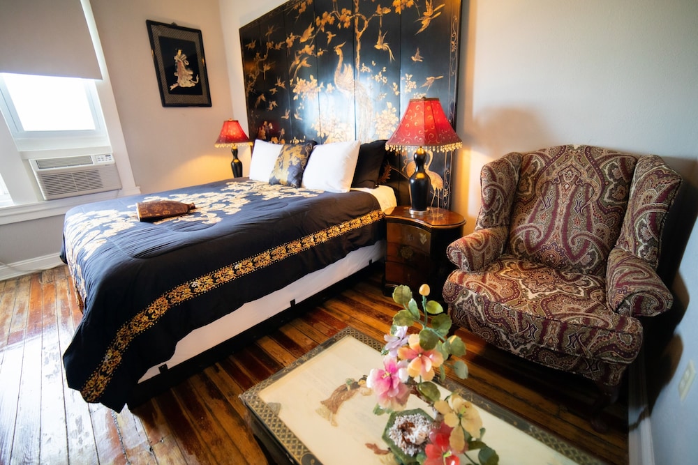 Oak Tree Hotel