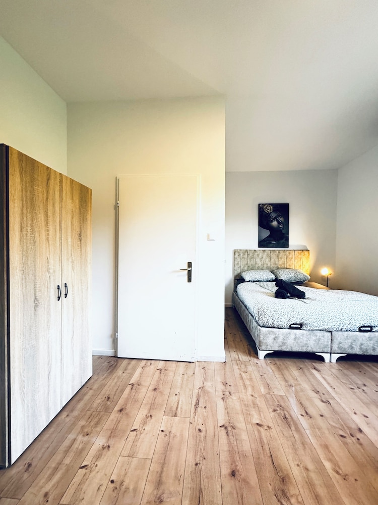 Spacious Budget Home Garden Stay