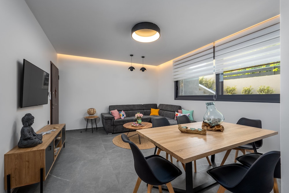 Lavender Luxury Apartment in Rhodes