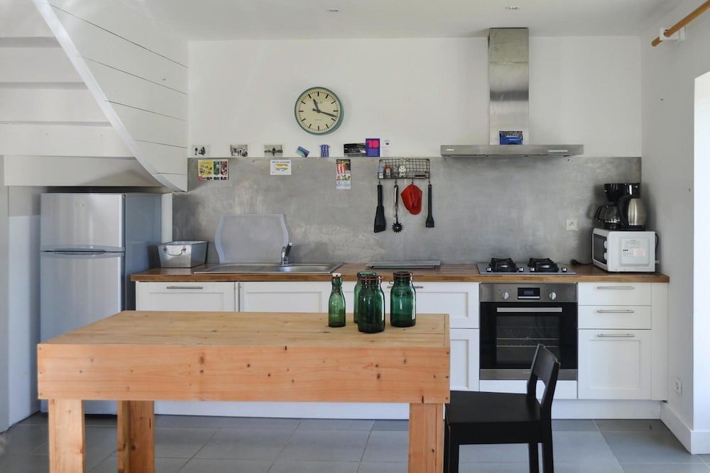 Comfortable Holiday Home With Enclosed Garden
