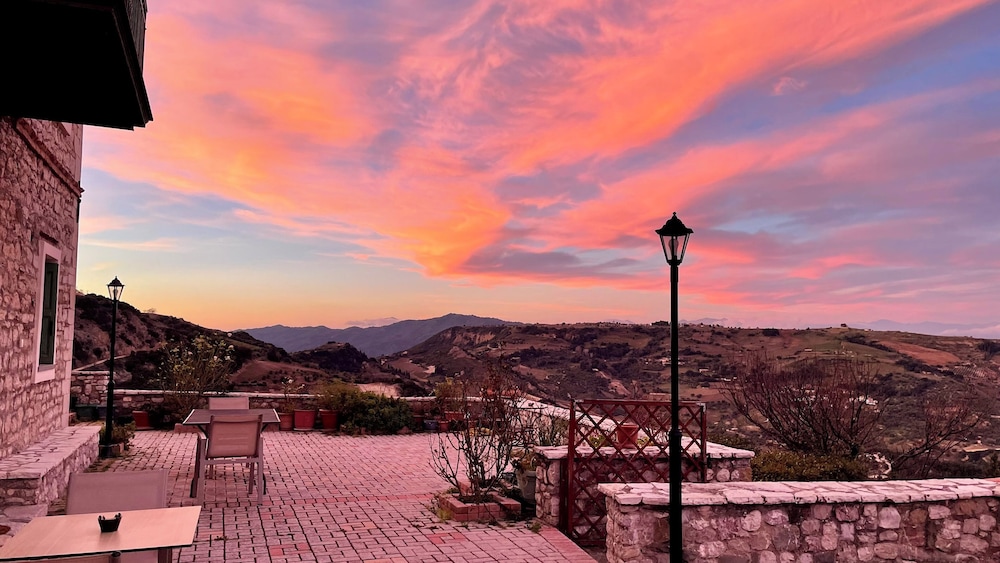 Gero-fotis Guesthouse - Upper Floor Superb View