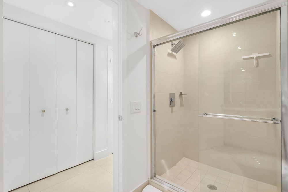 Oceanview Condo with Pool & Relaxation