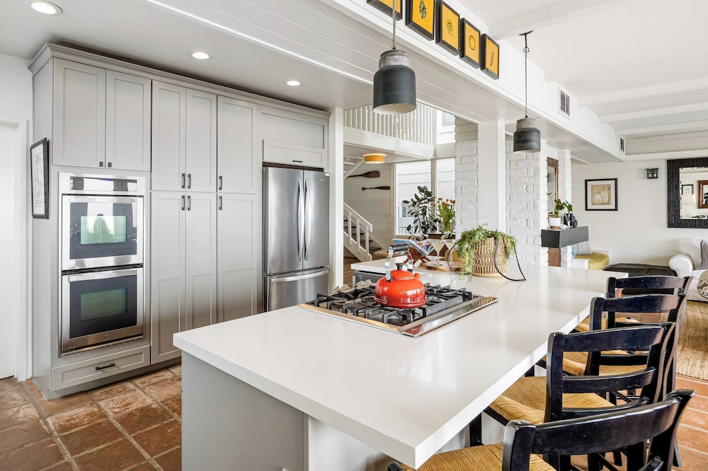 Unbeatable Beachfront Bliss w/ Ocean Views, Luxe Interiors & Patio Beach Road