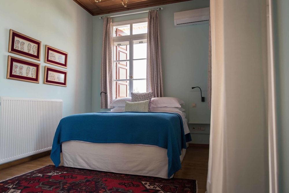 Yasemi of Chios photo 3