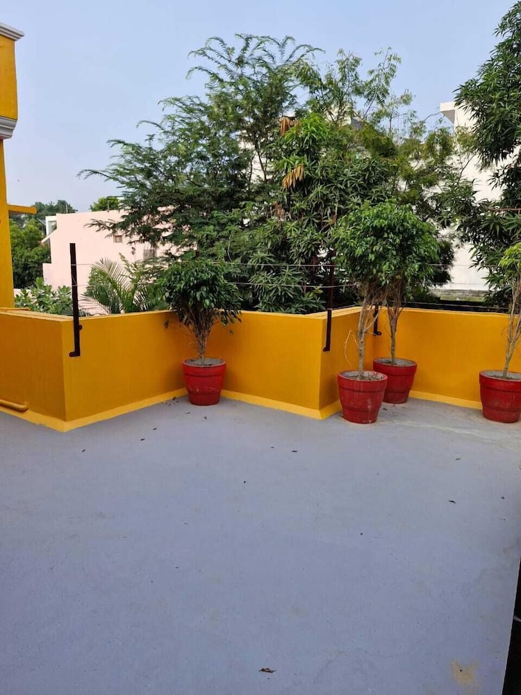 TNC Lucknow by The Nomad Cave Hostel