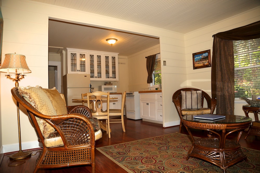 Monarch Cove Inn