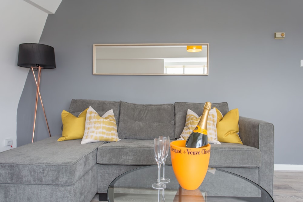 The Manor Suite