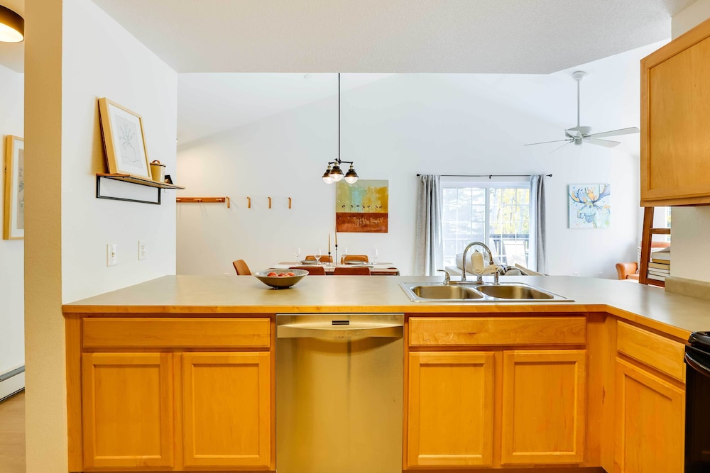 Cozy Steamboat Condo w/ Balcony & Mtn Views!