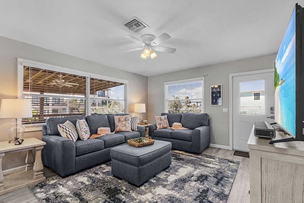 171 Canal Cove: 2br W/ Canal Views 2 Bedroom Home