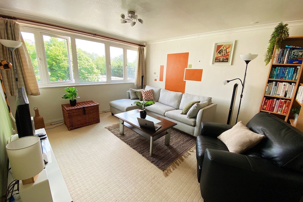 Spacious 2 Bedroom Apartment in Cricklewood