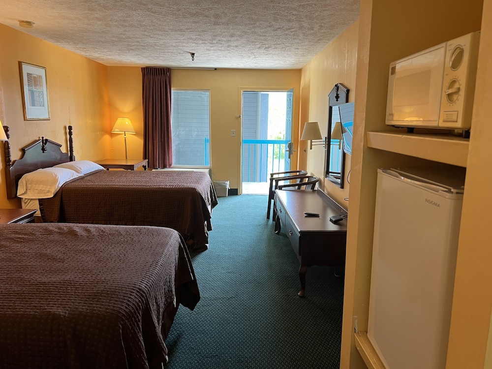Deluxe Inn & Suites