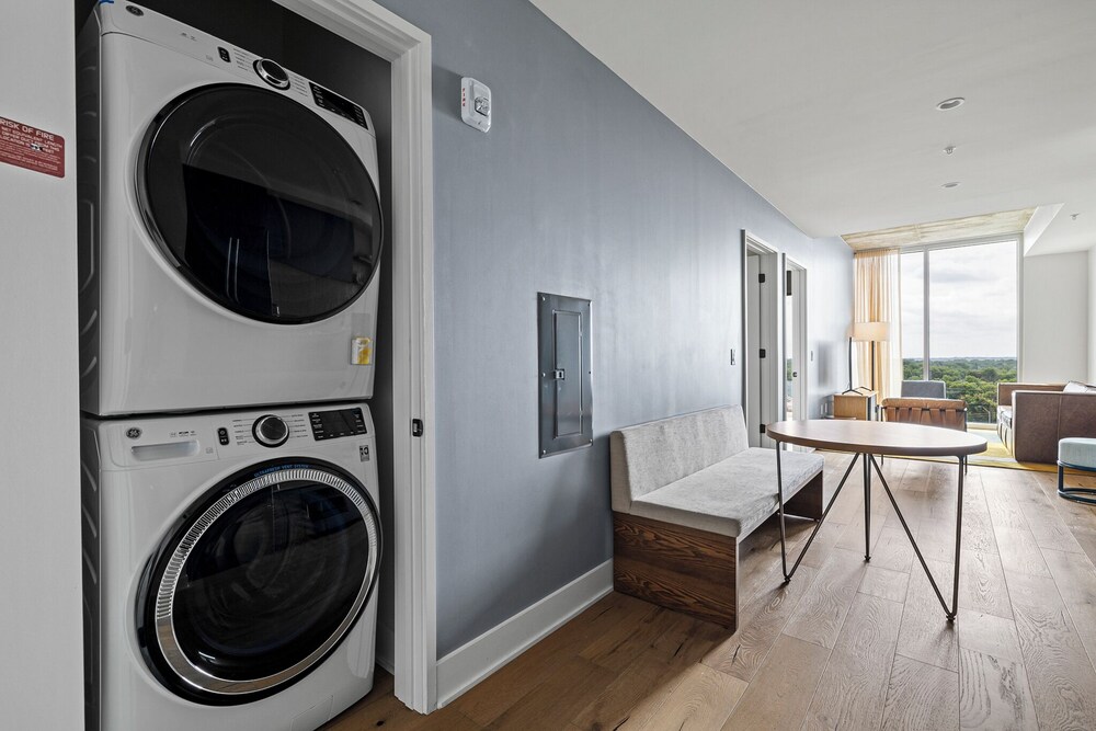 New 1BR Condo on Rainey St-Rooftop Pool - Image 5