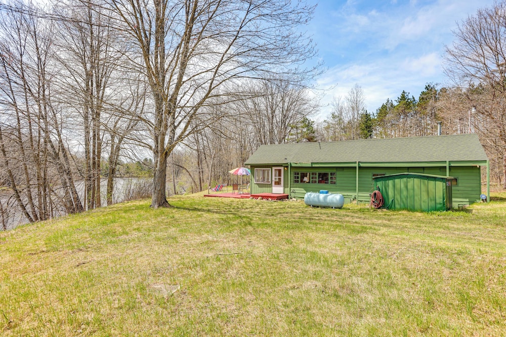 4 Mi to Snowmobile Trails: Muskegon River Retreat