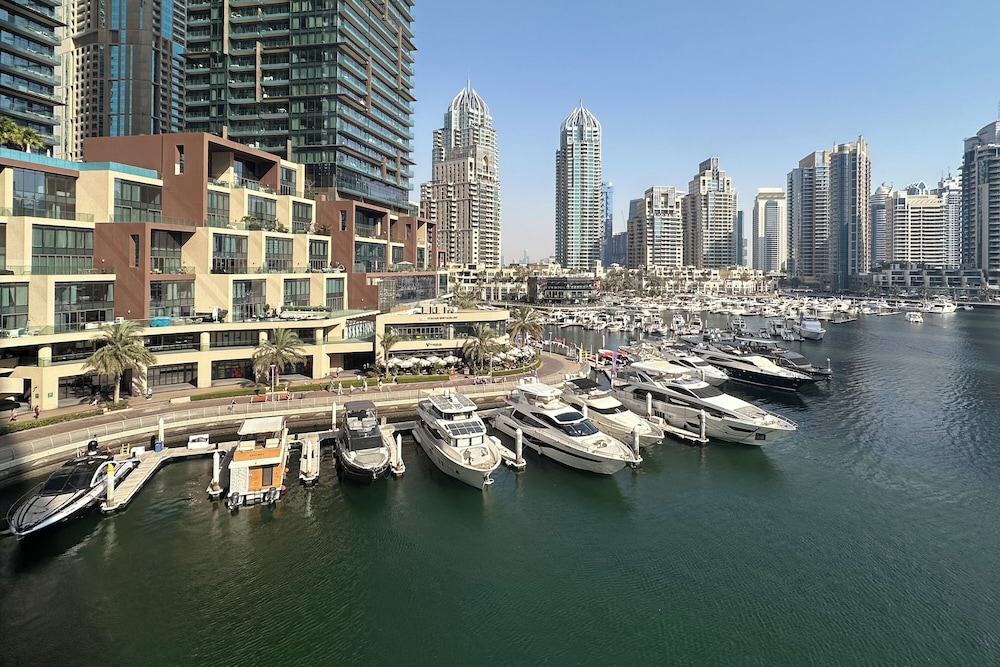 Maison Privee - Sleek Stay in Dubai Marina’s Famous Twisting Tower