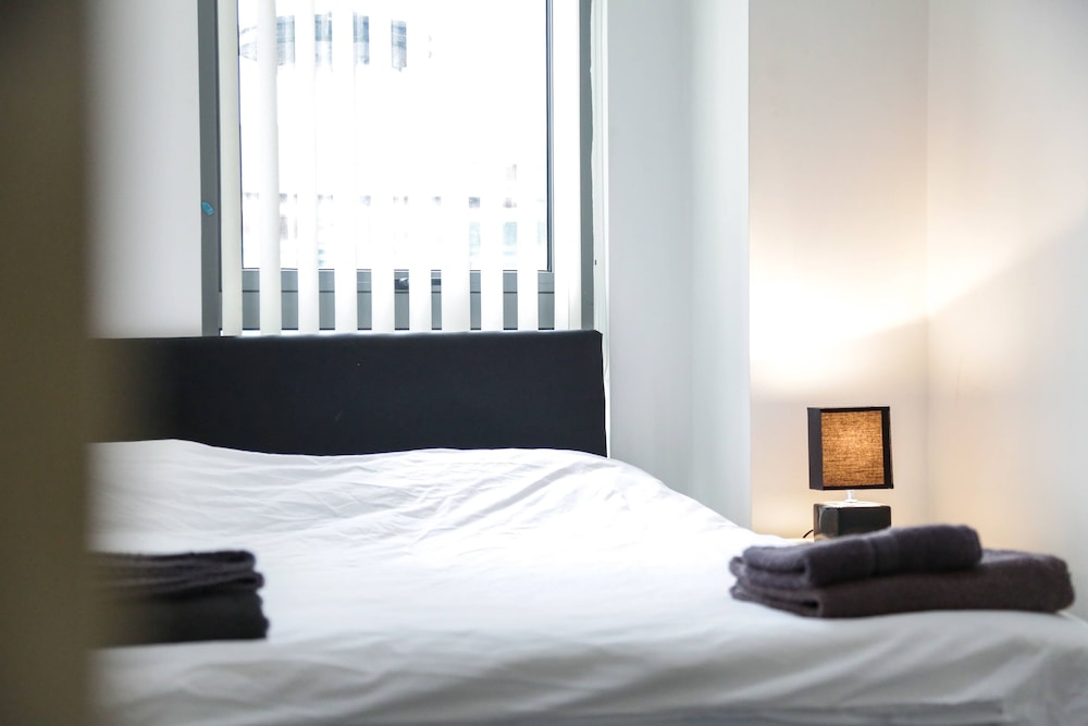 Henry Street - Apt 20 view 4