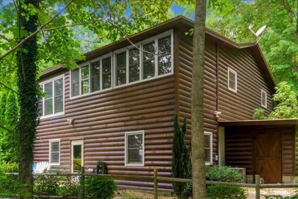 Underlook Cabin-secluded Cabin With Wifi Large Deck Gas Grill Wood Fireplace view 4