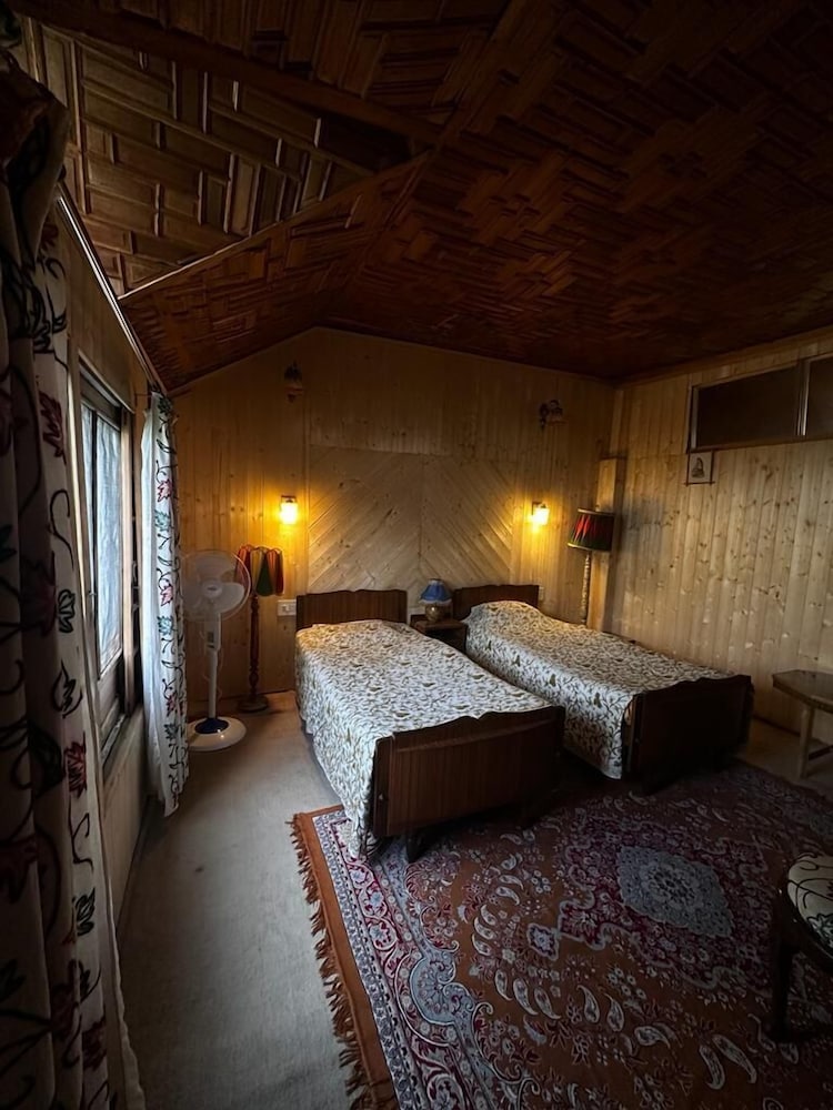 Queens Lake House