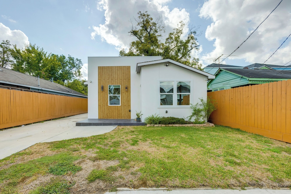 Updated Home w/ Hot Tub in Houston's Northside!