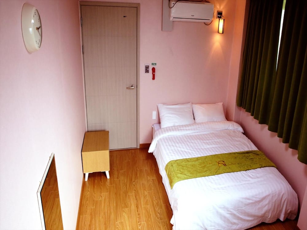 Jeju R Hotel & Guest House - Hostel