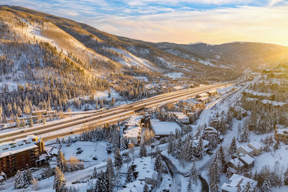 Vail Vista Mountain Retreat w/ Balcony & Views, Near Vail Ski Village