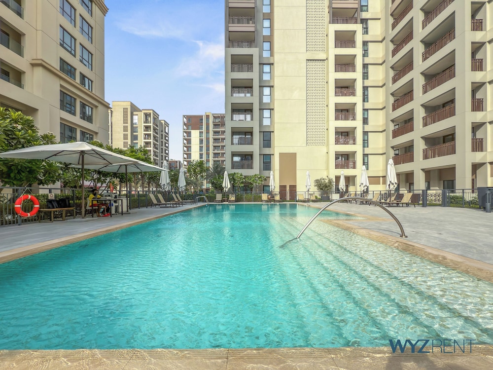 Beachside 2BR W Pool Gym Lagoon Access