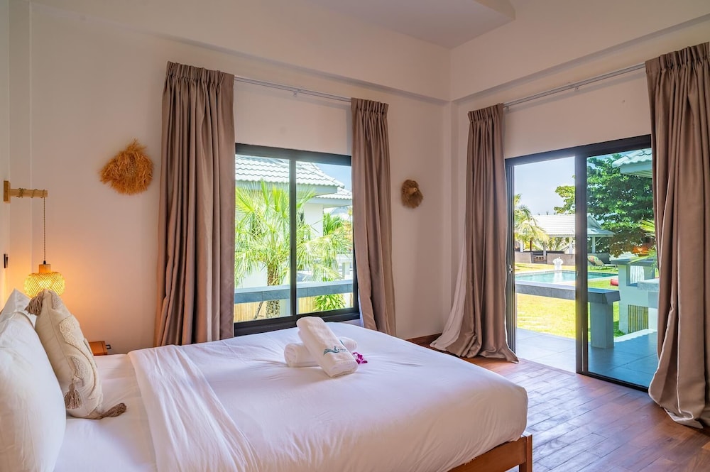 Danisam 4BR BeachVilla SunsetView KBR47