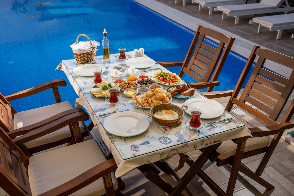 Cunda Giritlioğlu Otel Yetişkinlere Özel +12 - Image 63