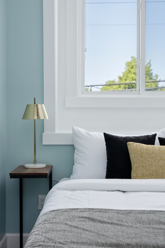 192 East 44th Ave - Image 4