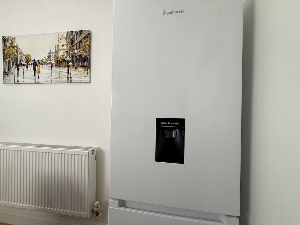 Urban Calm Spacious 3-bed Home With Free Parking