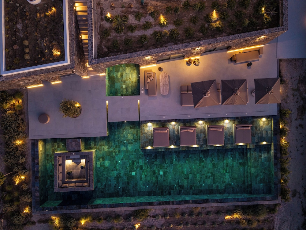 Charisma Estate Villa photo 2