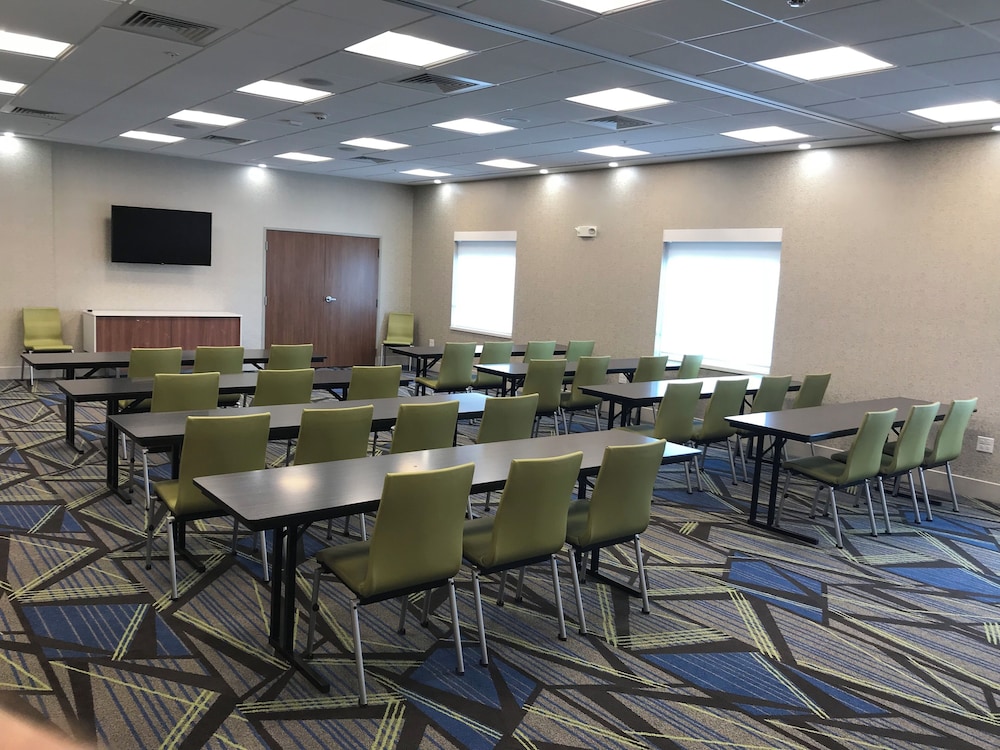 Holiday Inn Express & Suites Hannibal - Medical Center by IHG