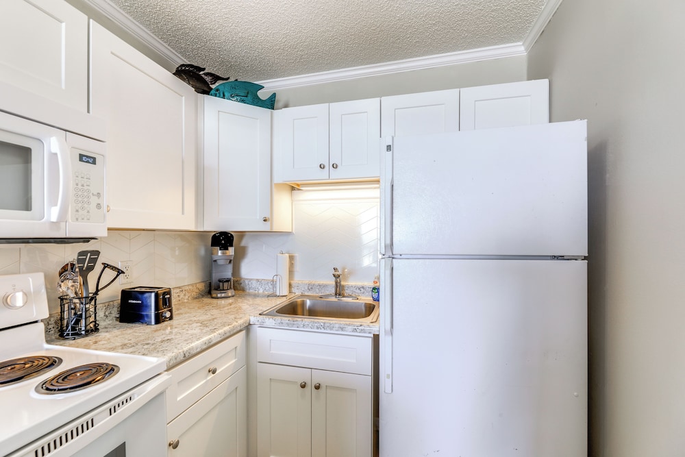 Oceanfront Gem w/ Views in North Topsail Beach