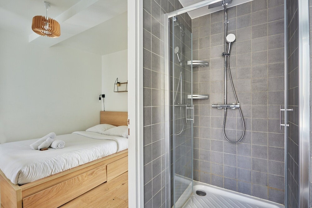 Modern Apartment Boulogne Facing