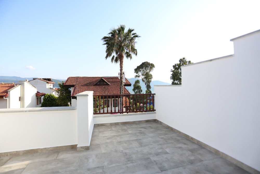 Alp Suites Limon