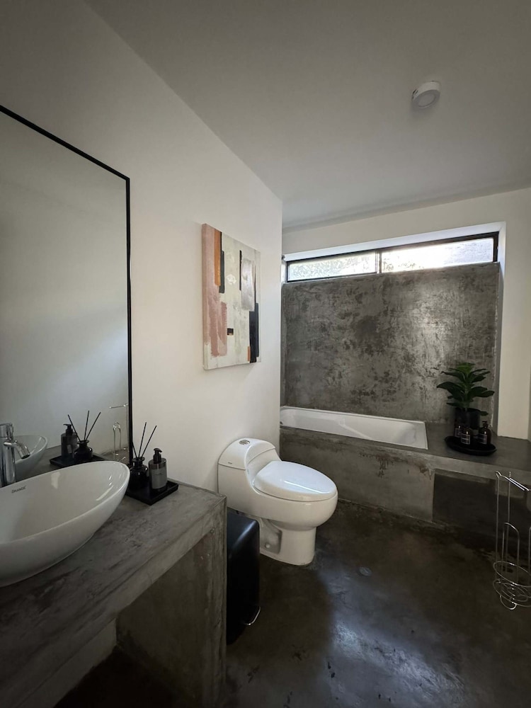 w Elegant 7BR Home w Pool in Santa Eualia
