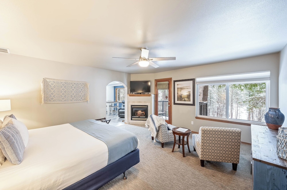 All Seasons River Inn