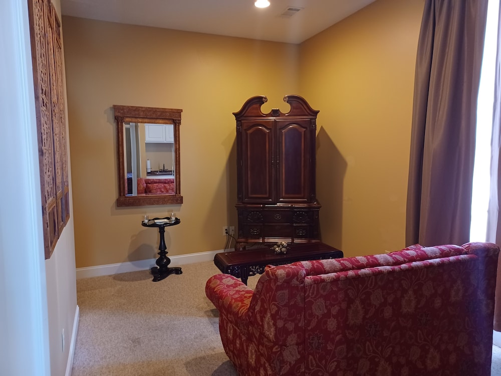 Natchez Manor Bed & Breakfast