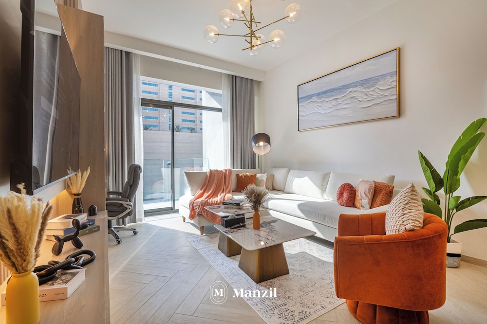 Manzil- Chic 2BR w Pool nr Circle Mall