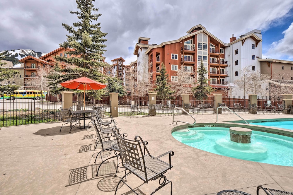 Crested Butte Studio w/ Hot Tub: Walk to Slopes!