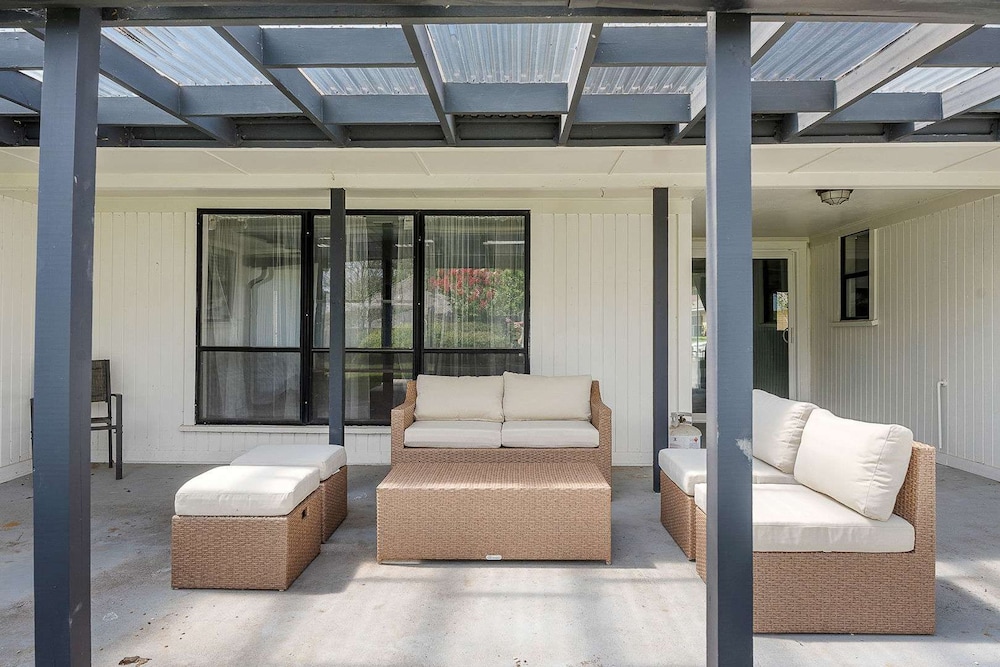 The Belvedere Pet Friendly Spacious Yard