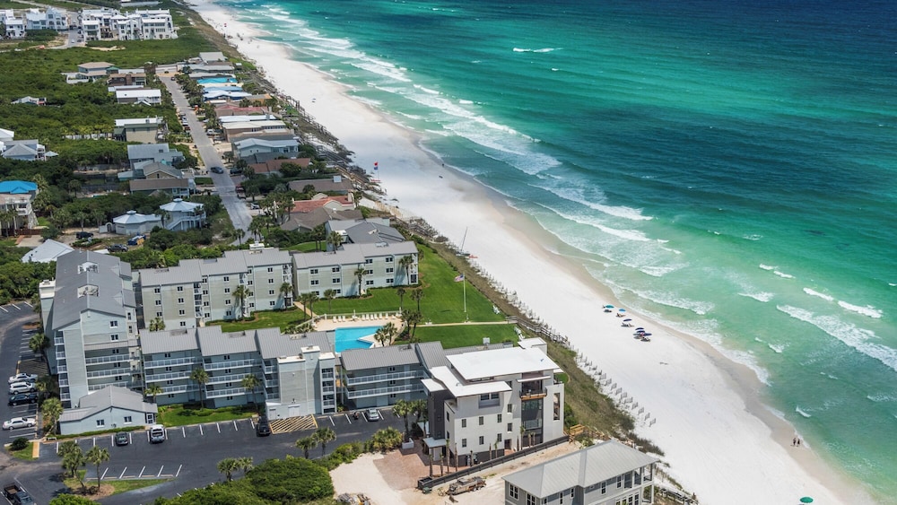 Sand Cliffs 108: Steps to Beach & Pool Access!