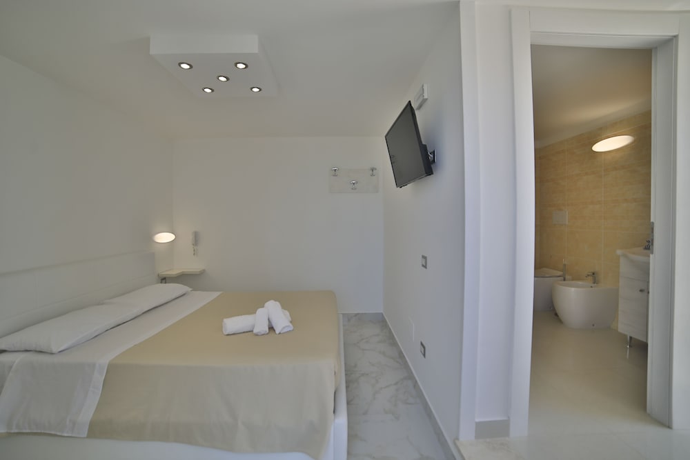 Riviera Luxury Rooms