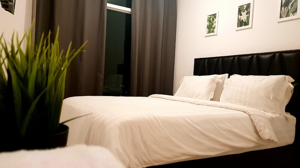 Alpine Room at TreePark City Apartement