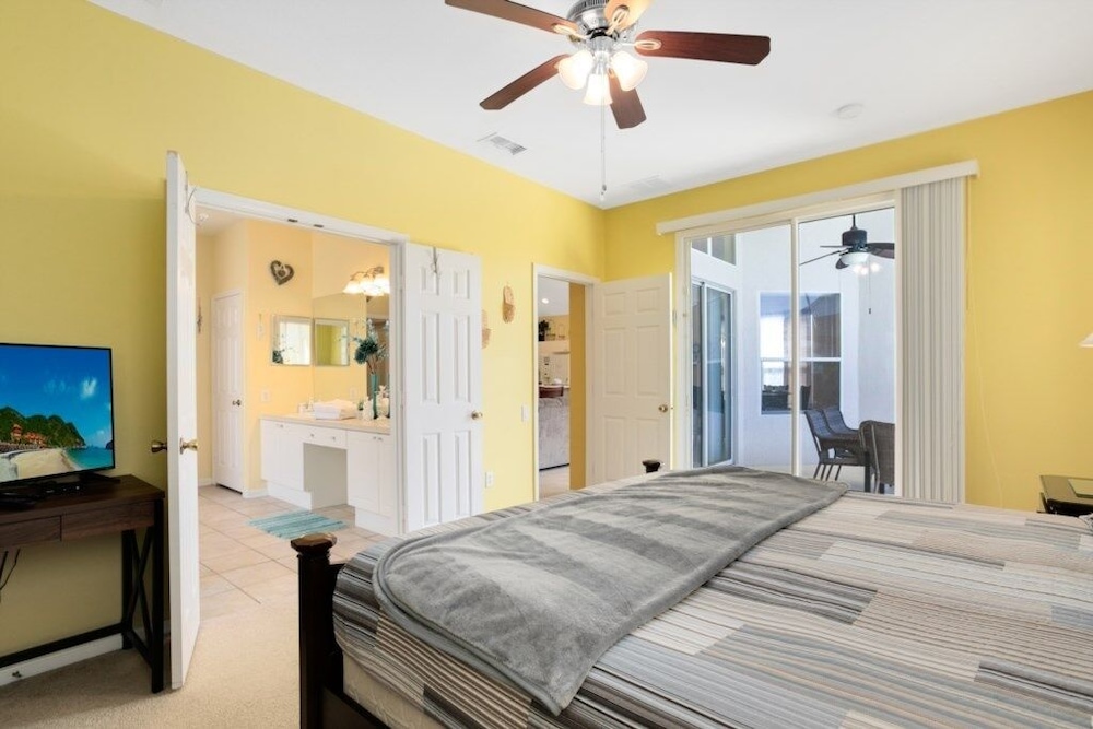 Fantastic Resort 5br House - South Facing Pool/spa 5 Bedroom Villa by RedAwning view 5