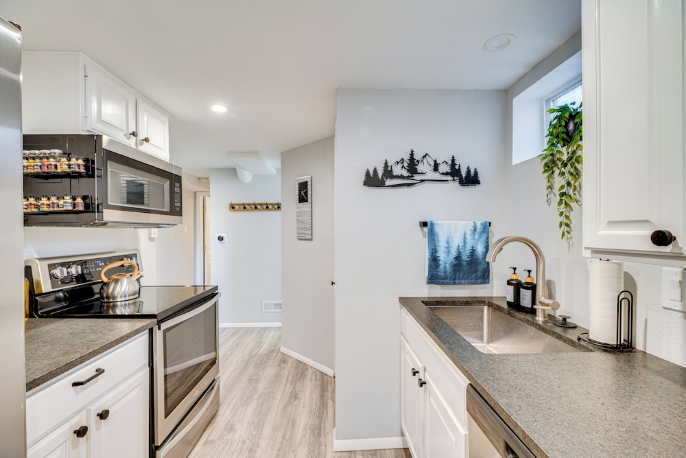 Colorado Springs Apt w/ Private Hot Tub