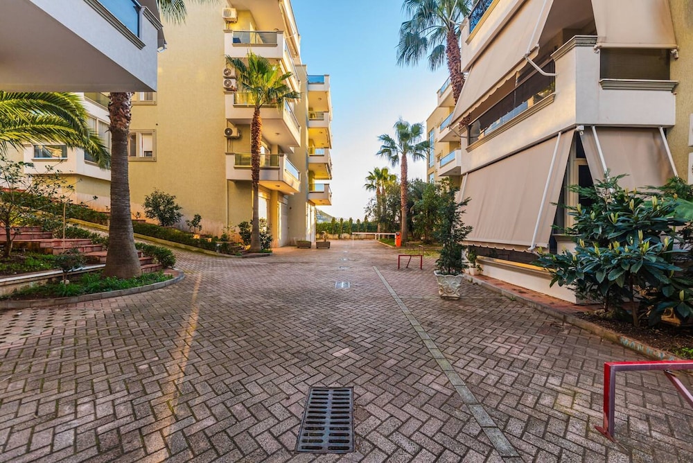 Stylish Apartment by the Beach Free Parking