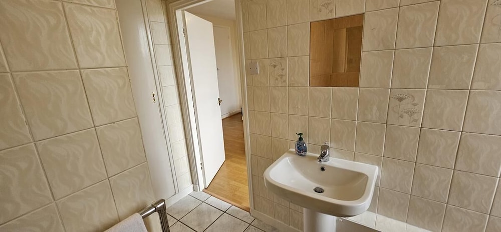 Brondesbury Apartment