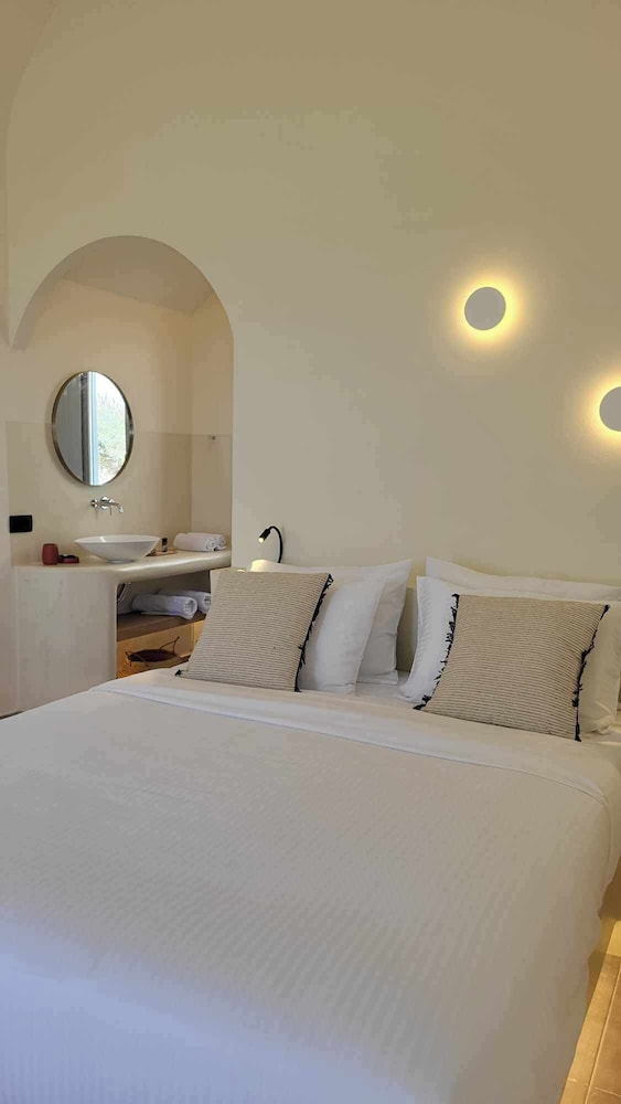 MAEVA Santorini Suites